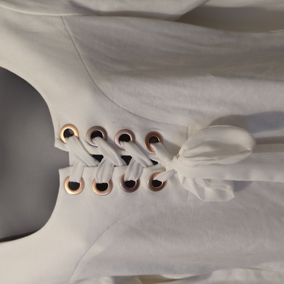 Long sleeve top with grommets lacing - Picture 2 of 5